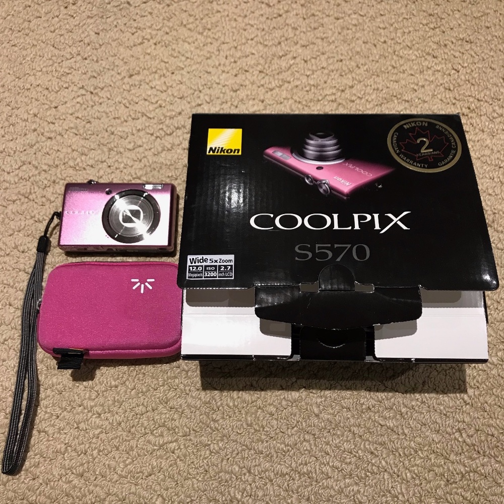 COPY - Nikon Coolpix S570 Camera